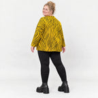 Kastiges Strickshirt mit Zebramuster in Gelb/Schwarz aus weichem flauschigem Feinstrick