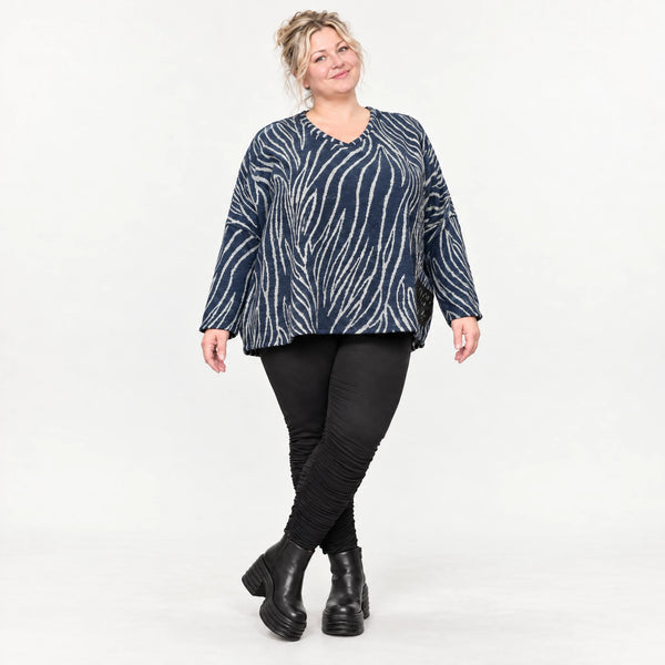 Kuschelig weiches Feinstrickshirt in Blau/Grau mit V-Ausschnitt und kastiger Silhouette