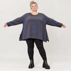 Langarmshirt aus flauschigem Feinstrick in Blau/Braun mit A-Linie und Seitenschlitzen