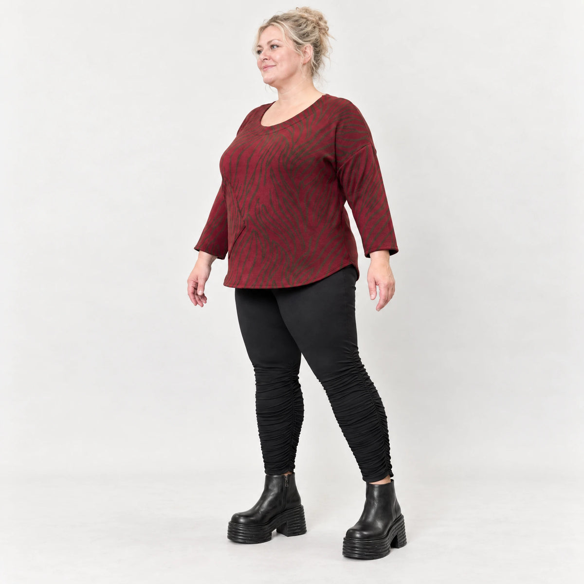 Warmes Langarmshirt aus Feinstrick mit Flauschgarn in Rot/Braun mit gerundeter Schnittform
