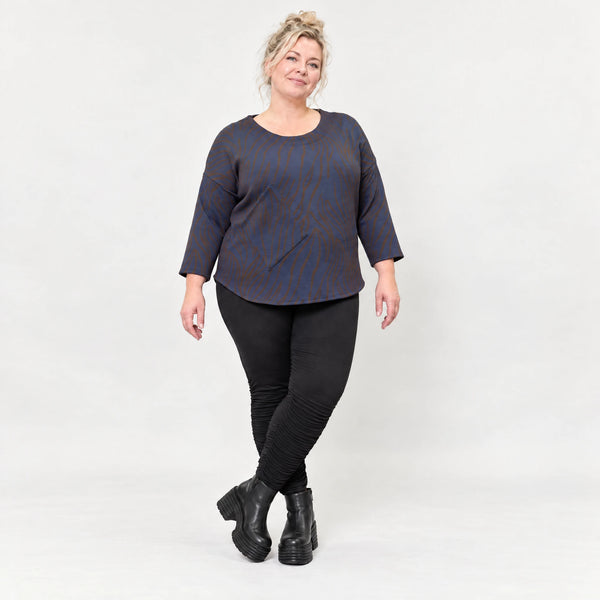 Weiches Langarmshirt in Blau/Braun aus Feinstrick mit Flauschgarn und Rundhalsausschnitt