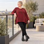 Flauschiges Feinstrickshirt aus Italien in Rot/Braun gemustert mit Rundhals und A-Linie