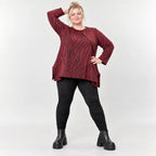 Flauschiges Strickoberteil in Rot/Schwarz mit ausgestellter A-Linie aus weichem Feinstrick