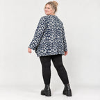 Weiches Langarmshirt aus flauschigem Feinstrick in Marineblau/Grau mit fließender A-Linie