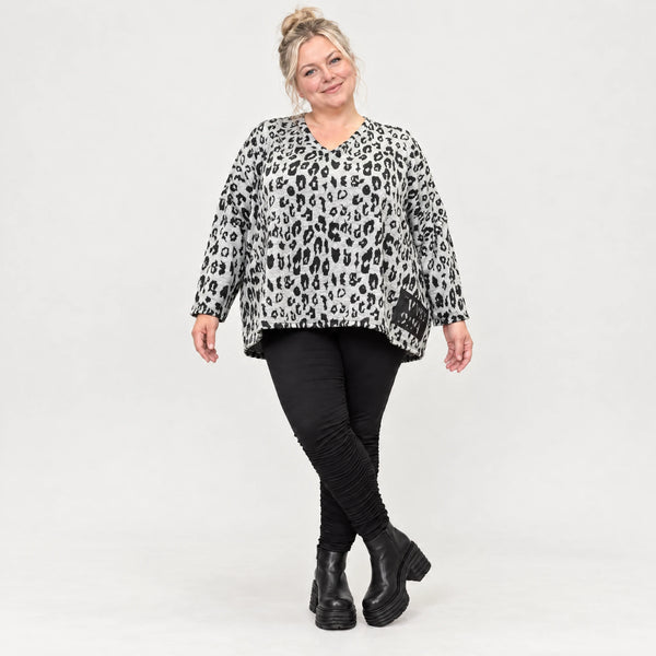 Kuscheliges Strickshirt in Grau/Schwarz aus flauschigem Feinstrick mit V-Ausschnitt