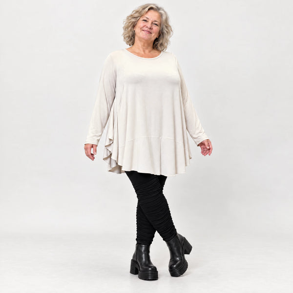 Langarmshirt in Beige aus weichem Modalstretch mit runder Form und Seitennahttaschen
