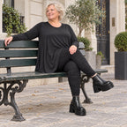 Basic Langarmshirt in Schwarz aus weichem Modal mit Stretch und praktischen Seitentaschen