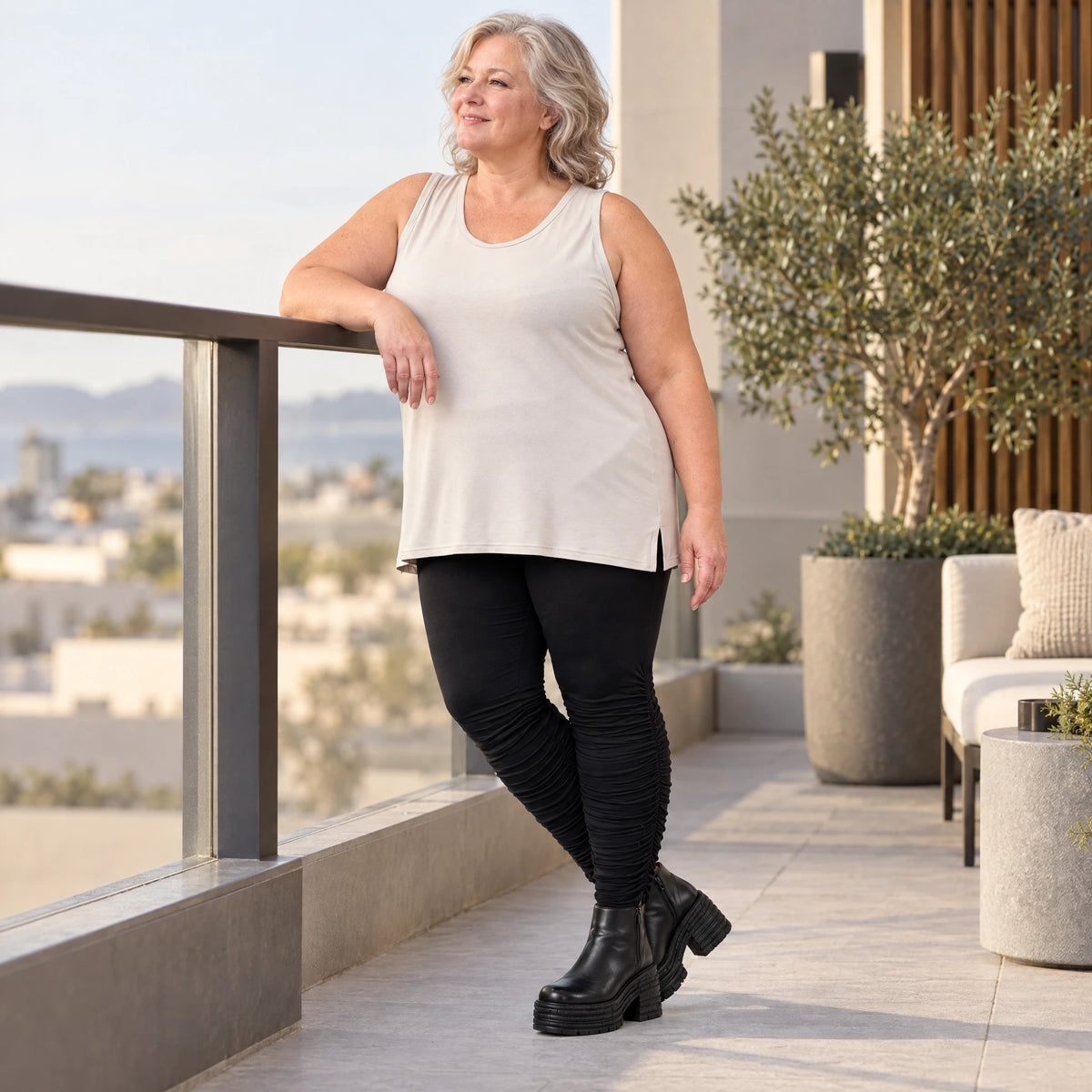 Ärmelloses Basic Top aus weichem Modal mit Stretch in Beige mit seitlichen Schlitzen