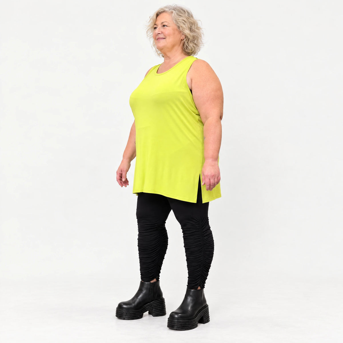 Ärmelloses Top in Limettengrün aus weichem Modalstretch mit geradem Schnitt und Schlitzen