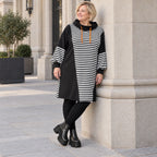 Gestreiftes Jerseykleid in Orange/Schwarz/Weiß mit Rollkragen und Kapuze in gerader Form
