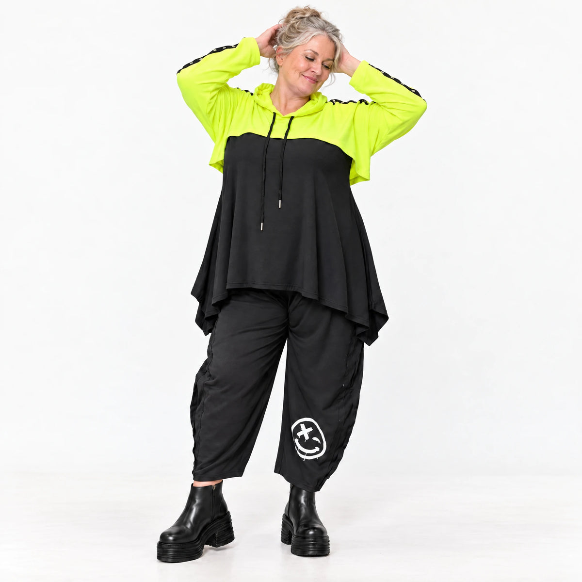 Lässiger Überwurf in leuchtendem Neongelb aus weichem Stretchjersey mit warmer Kapuze