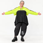 Lässiger Überwurf in leuchtendem Neongelb aus weichem Stretchjersey mit warmer Kapuze