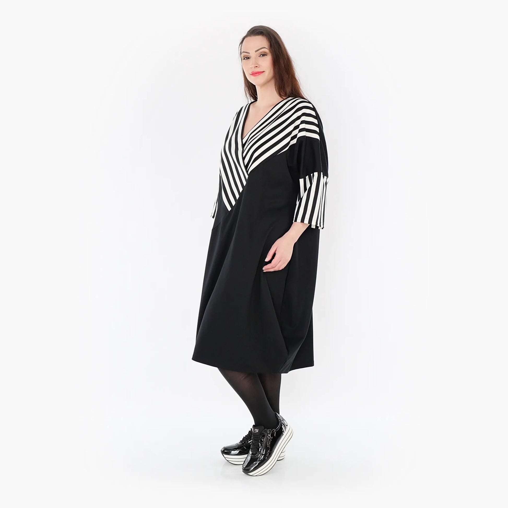  Ballonkleid von AKH Fashion aus Viskose, 1419.06901, Ecru/Schwarz, Schick, Modern, Bequem