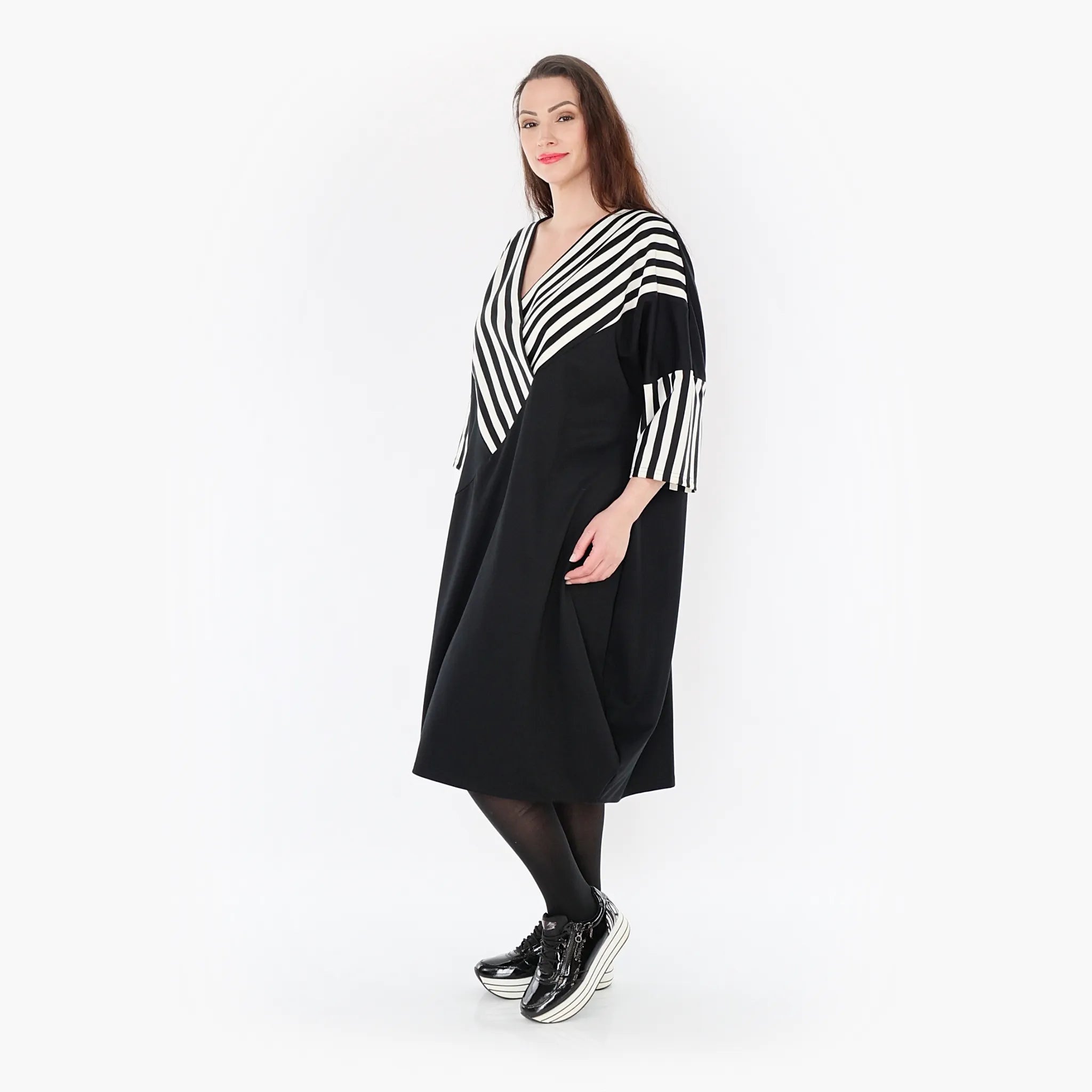  Ballonkleid von AKH Fashion aus Viskose, 1419.06901, Ecru/Schwarz, Schick, Modern, Bequem
