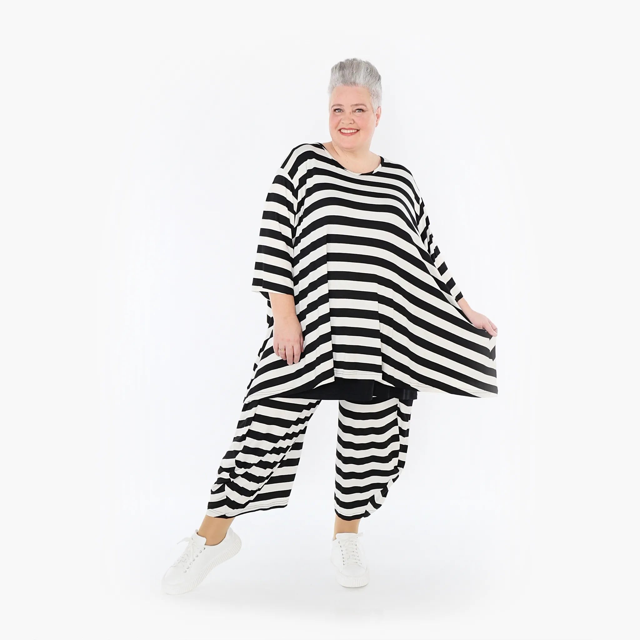  A-Form Bigshirt von AKH Fashion aus Viskose, 1459.00593, Weiß/Schwarz, Blockstreifen, Schick