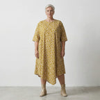 Luftiges Oversize Ballonkleid aus feiner Baumwoll-Popeline mit stilvollem Lagenlook, Punkte, Beige/Olive