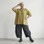 Zeitlos legeres Oversize A-Form Shirt aus feiner Baumwollpopeline mit ausgefallenem Punktedesign, Beige/Olive