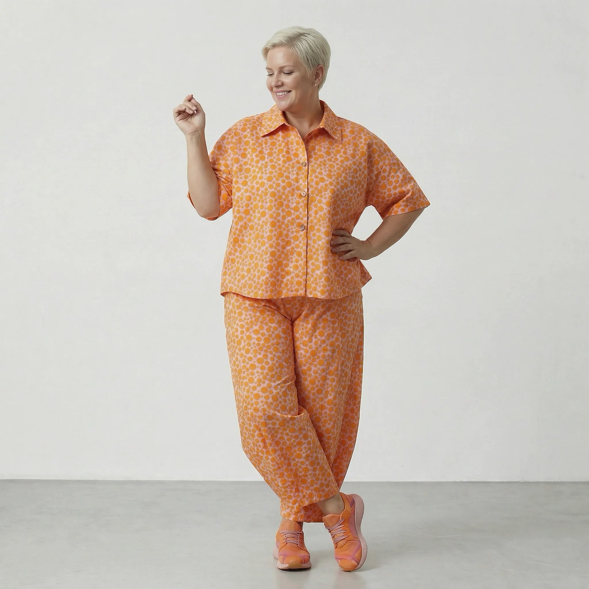 Leichte Ballonhose aus feiner Baumwolle im angesagten Lagenlook mit weiten Beinen und Punkten, Rosa/Orange