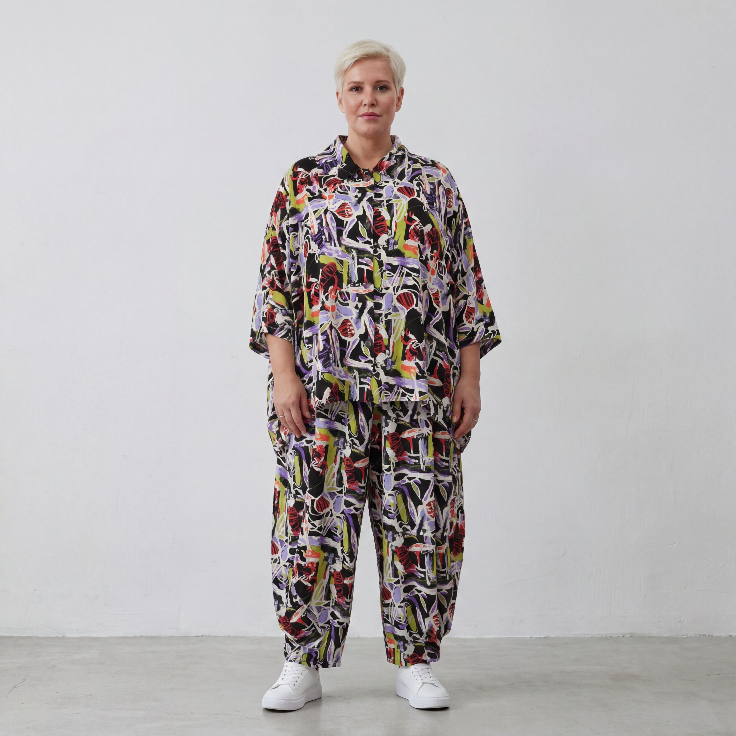 Zeitlose Oversize Viskosebluse in Schwarz Oliv Lila leger Lagenlook modern Hemdkragen