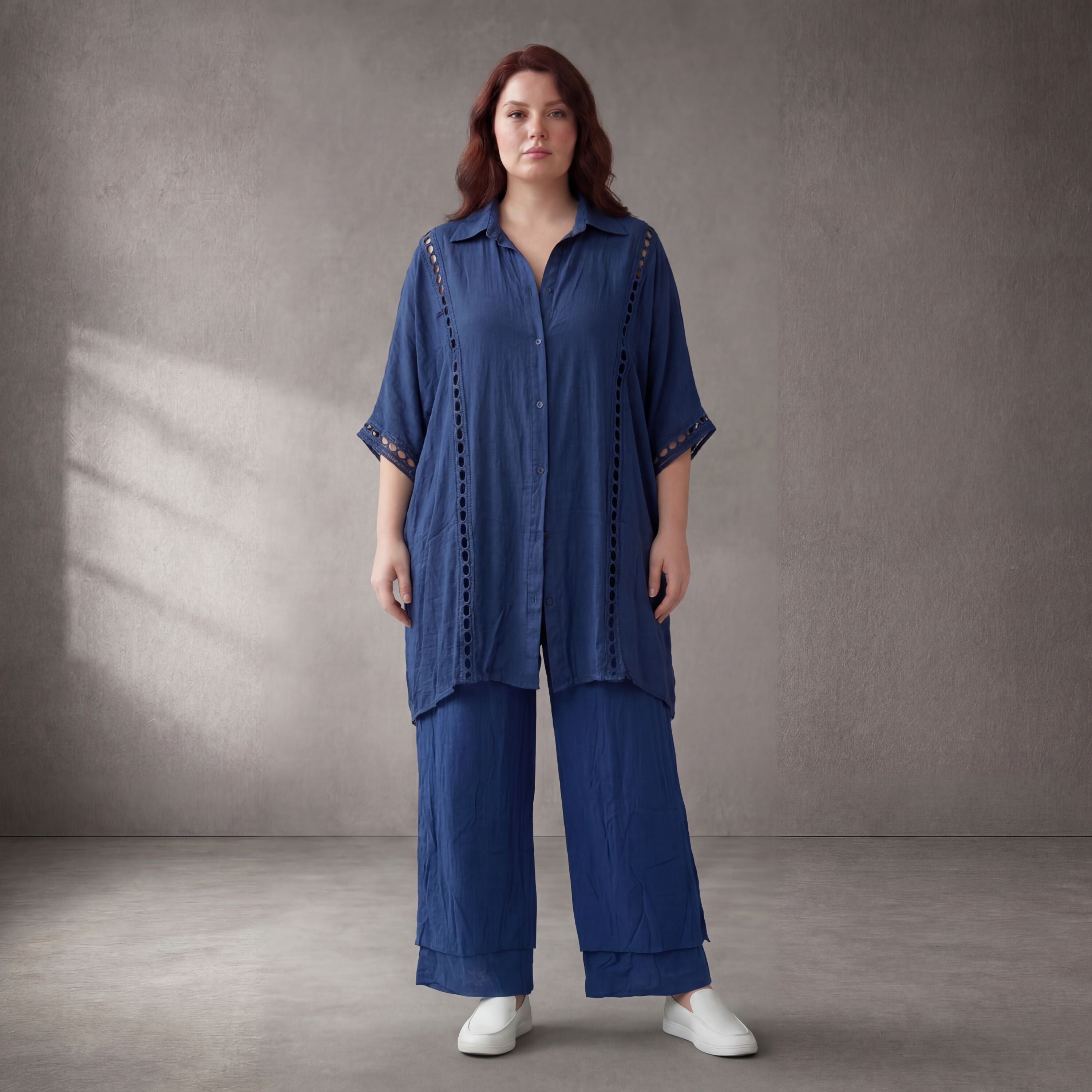 Dunkelblau fliessend Viskosebluse Leinenoptik Lochmuster leger Oversize Lagenlook luftig