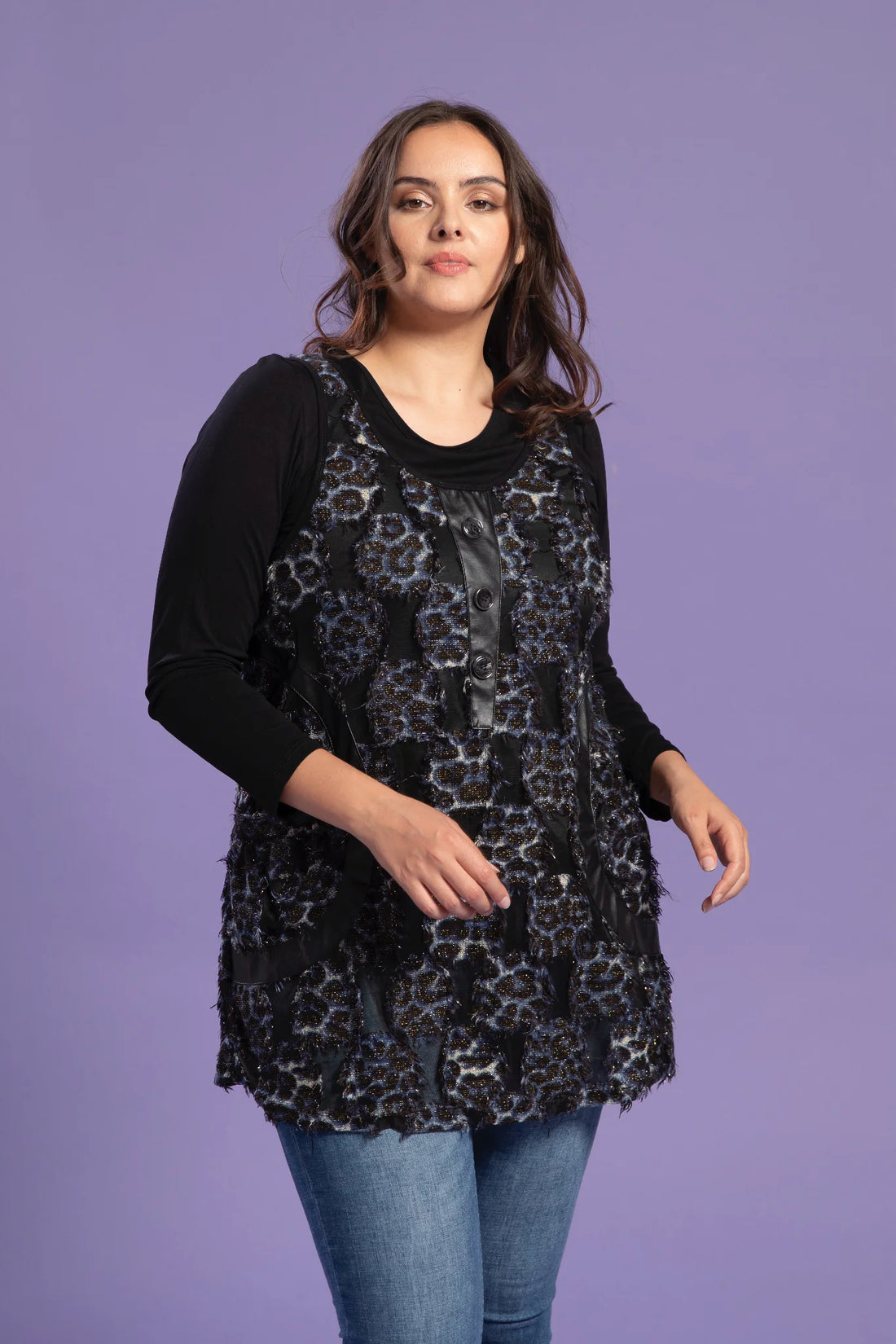  Schickes Top im Animal-Print in Schwarz-Blau mit Glitterdetails und plüschigem Besatz für Plus Size