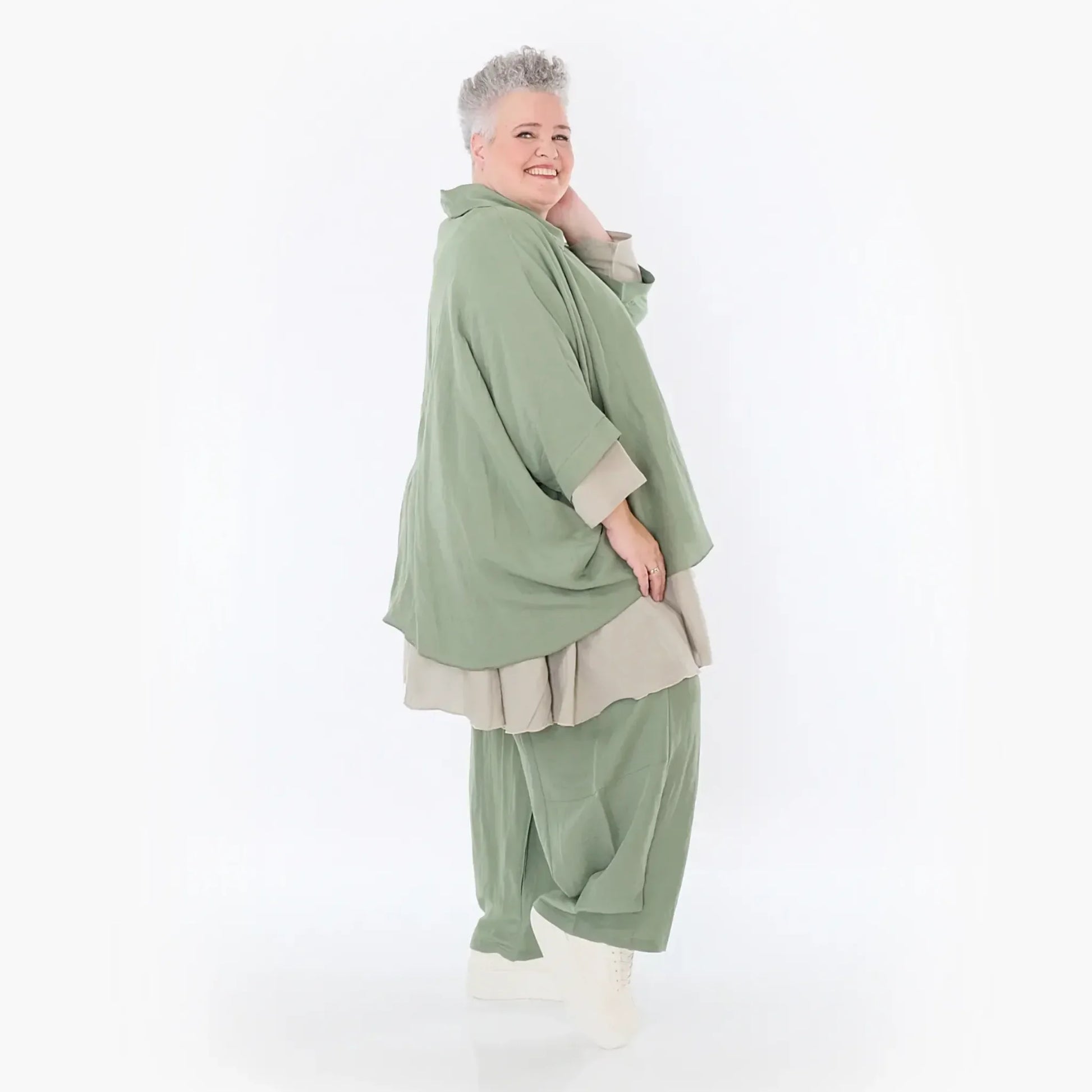  AKH Fashion Jacke in gerundeter Form, aus Viskose, 1490.07092, Khaki, Ausgefallen, Zeitlos