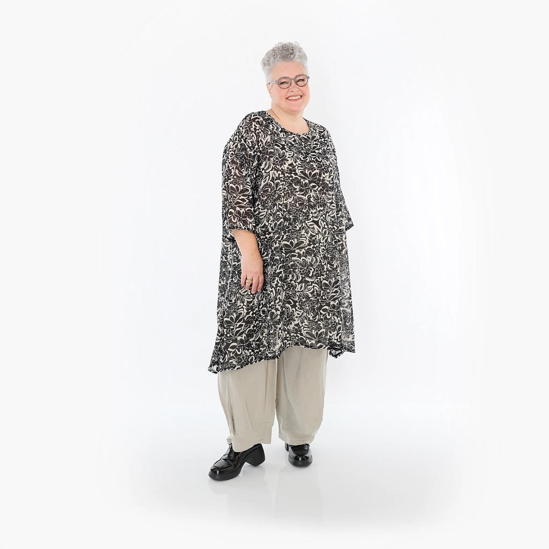  A-Form Bigshirt von AKH Fashion aus Viskose, 1494.02666, Schwarz/Ecru, Blumen, Ausgefallen