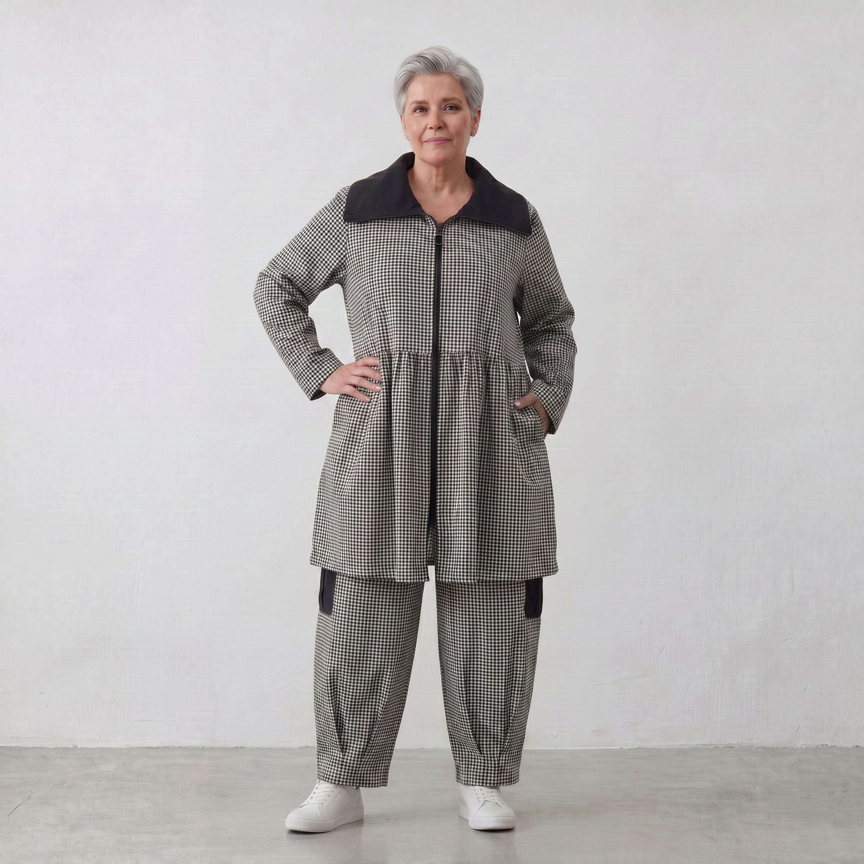 Elegante Ballonjacke aus fließendem Bengaline in Schwarz Weiß mit Hemdkragen und Taschen