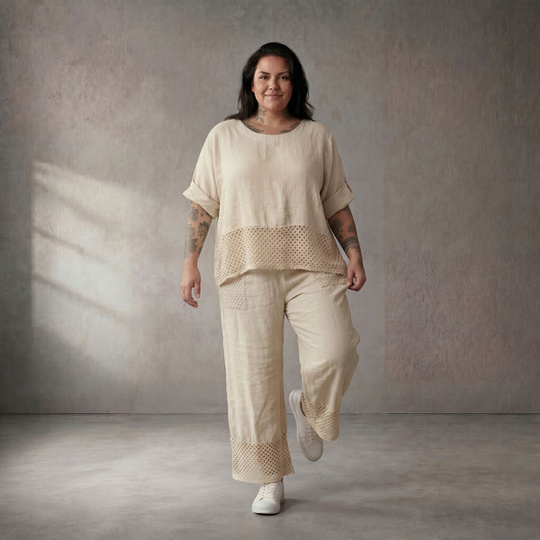 Zeitlose Creme Leinenhose im leger Lagenlook mit Strickdetails und Komfortbund Sommerfit