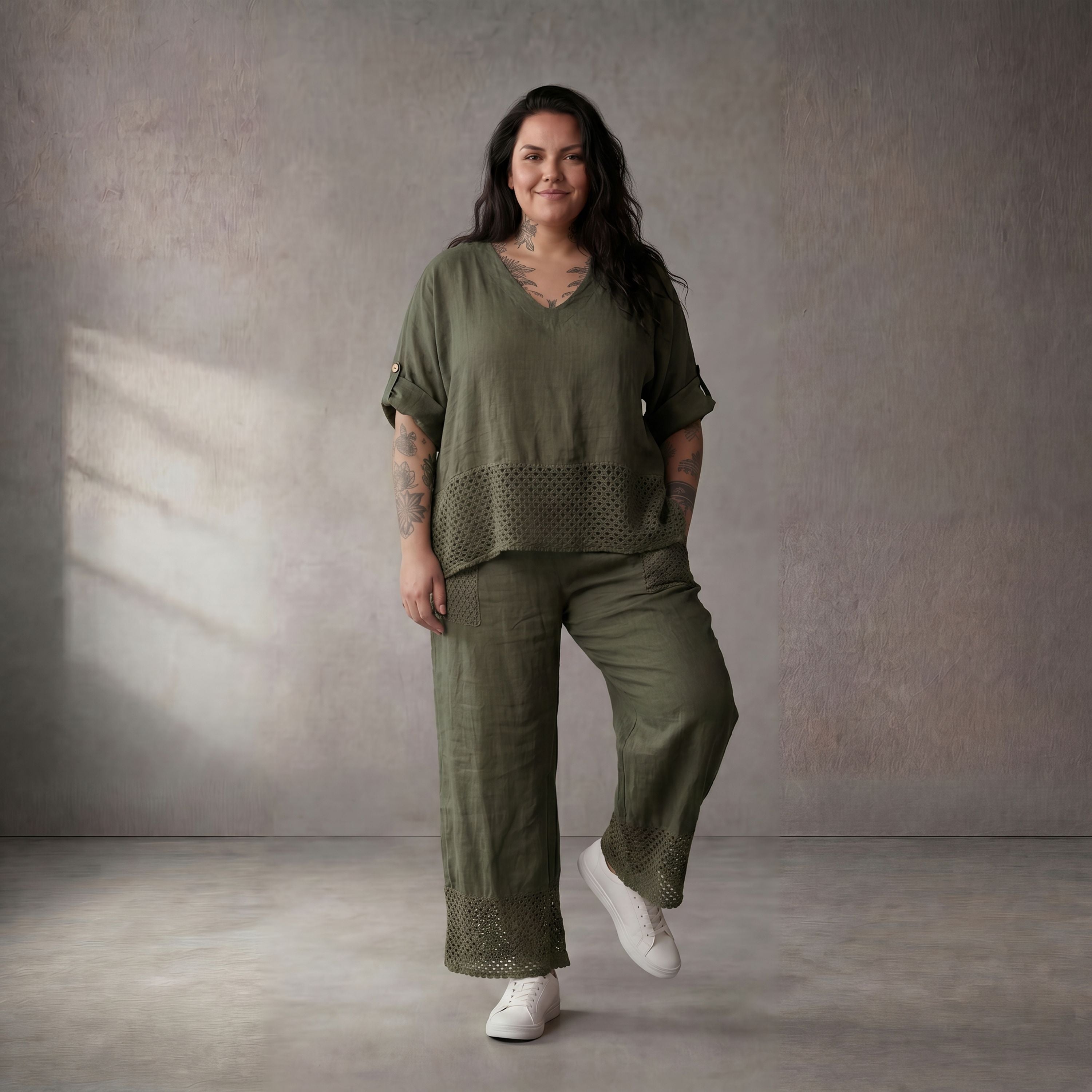 Zeitlose Khaki Leinenhose im entspannten Lagenlook mit besonderem Strickdetail Oversize