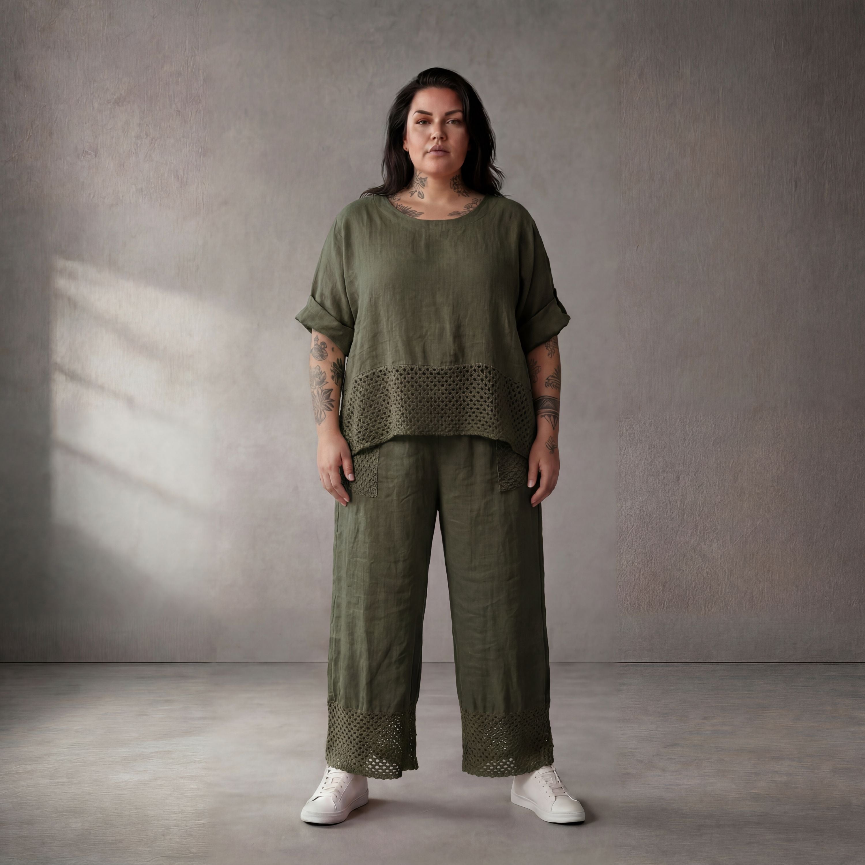 Zeitlose Khaki Leinenhose im entspannten Lagenlook mit besonderem Strickdetail Oversize