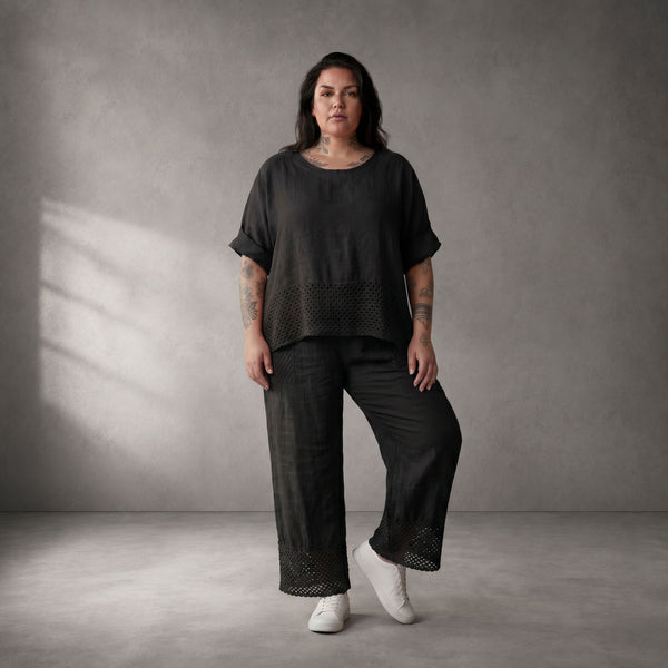 Zeitlose luftige schwarze Leinenhose im Lagenlook mit Strickdetails leger und ausgefallen