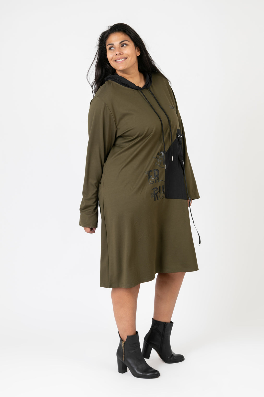  Kleid von Pomme Rouge aus Viskose in gerader Form, C6635, Khaki-Schwarz, Schick, Modern