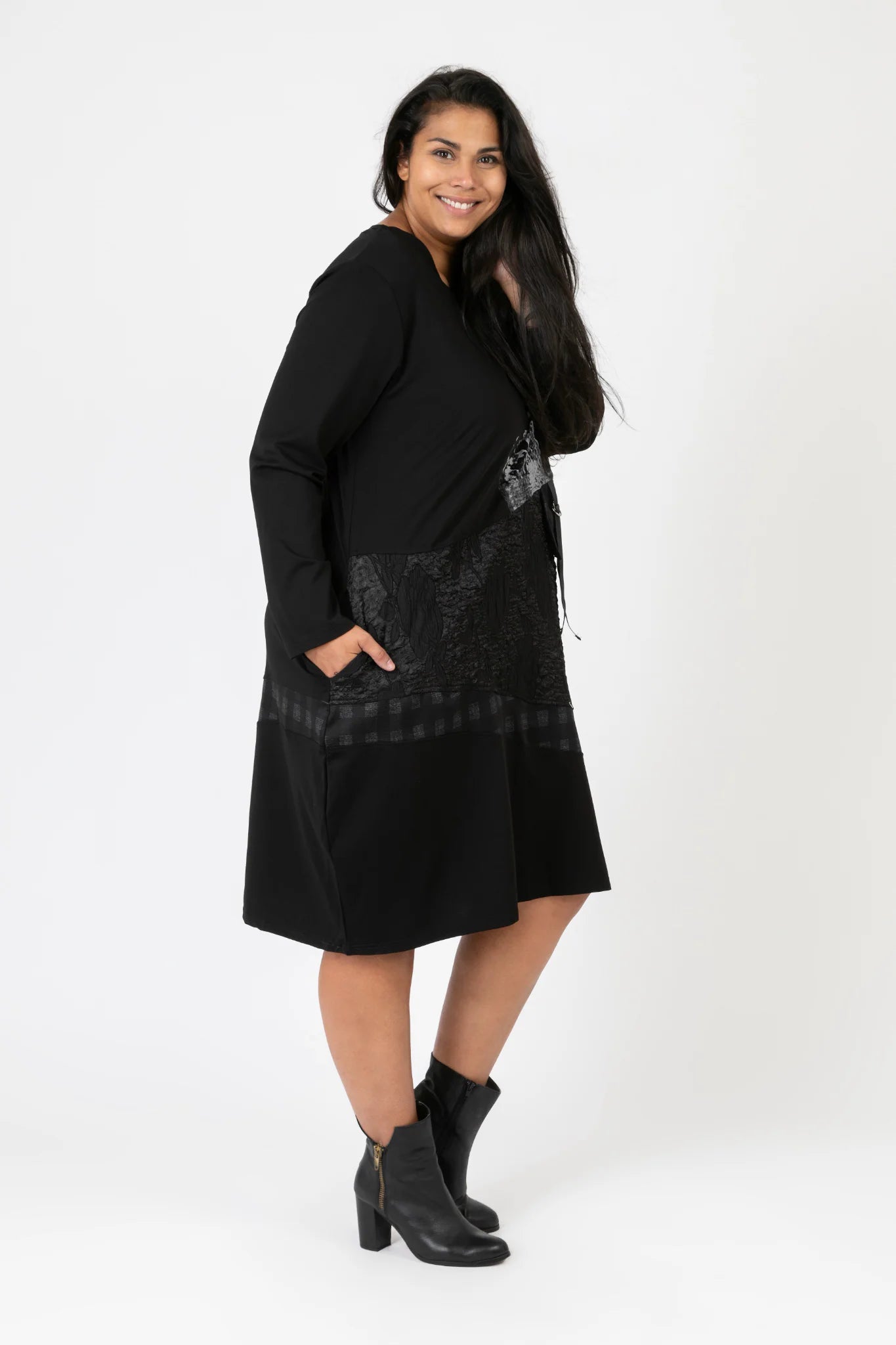  Modernes Ballonkleid in attraktivem Schwarz-Grau-Muster aus hochwertiger Viskose für Plus Size