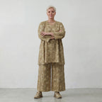 Ausgefallenes Oversize Big Shirt in A-Form mit feiner Biesen Musterung aus Baumwoll-Popeline, Camel