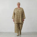 Ausgefallenes Oversize Big Shirt in A-Form mit feiner Biesen Musterung aus Baumwoll-Popeline, Camel