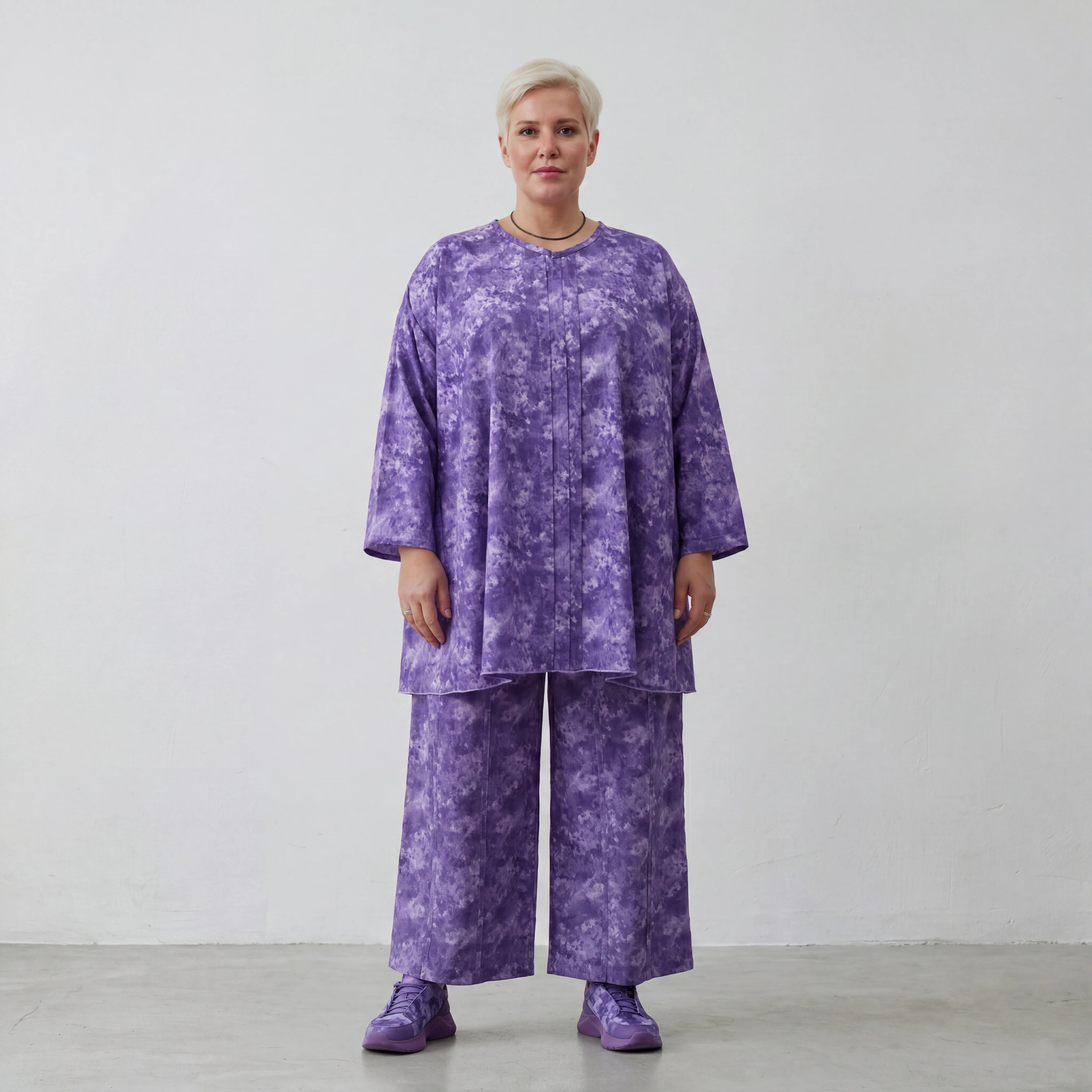 Leichtes Oversize Lagenlook Shirt in A-Form aus Baumwolle mit Biesenmusterung, Batik, Lila