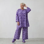 Leichtes Oversize Lagenlook Shirt in A-Form aus Baumwolle mit Biesenmusterung, Batik, Lila