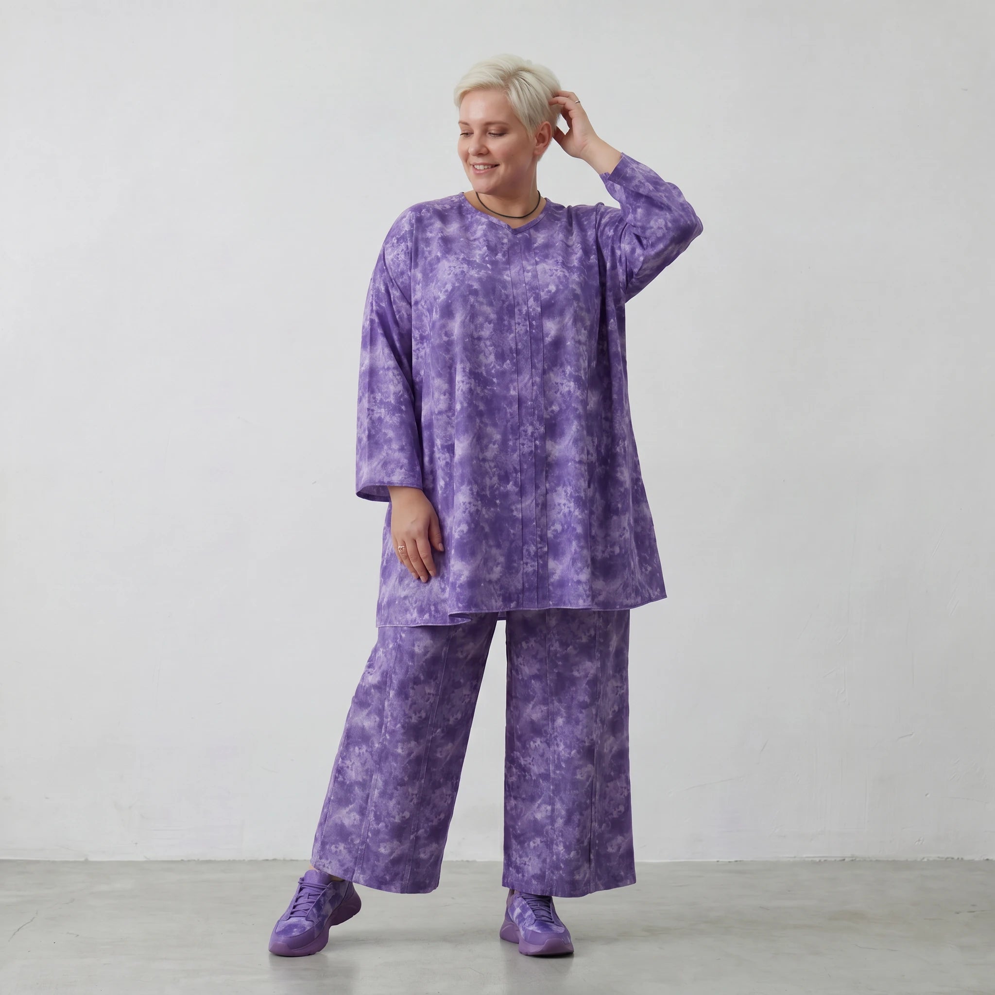Leichtes Oversize Lagenlook Shirt in A-Form aus Baumwolle mit Biesenmusterung, Batik, Lila