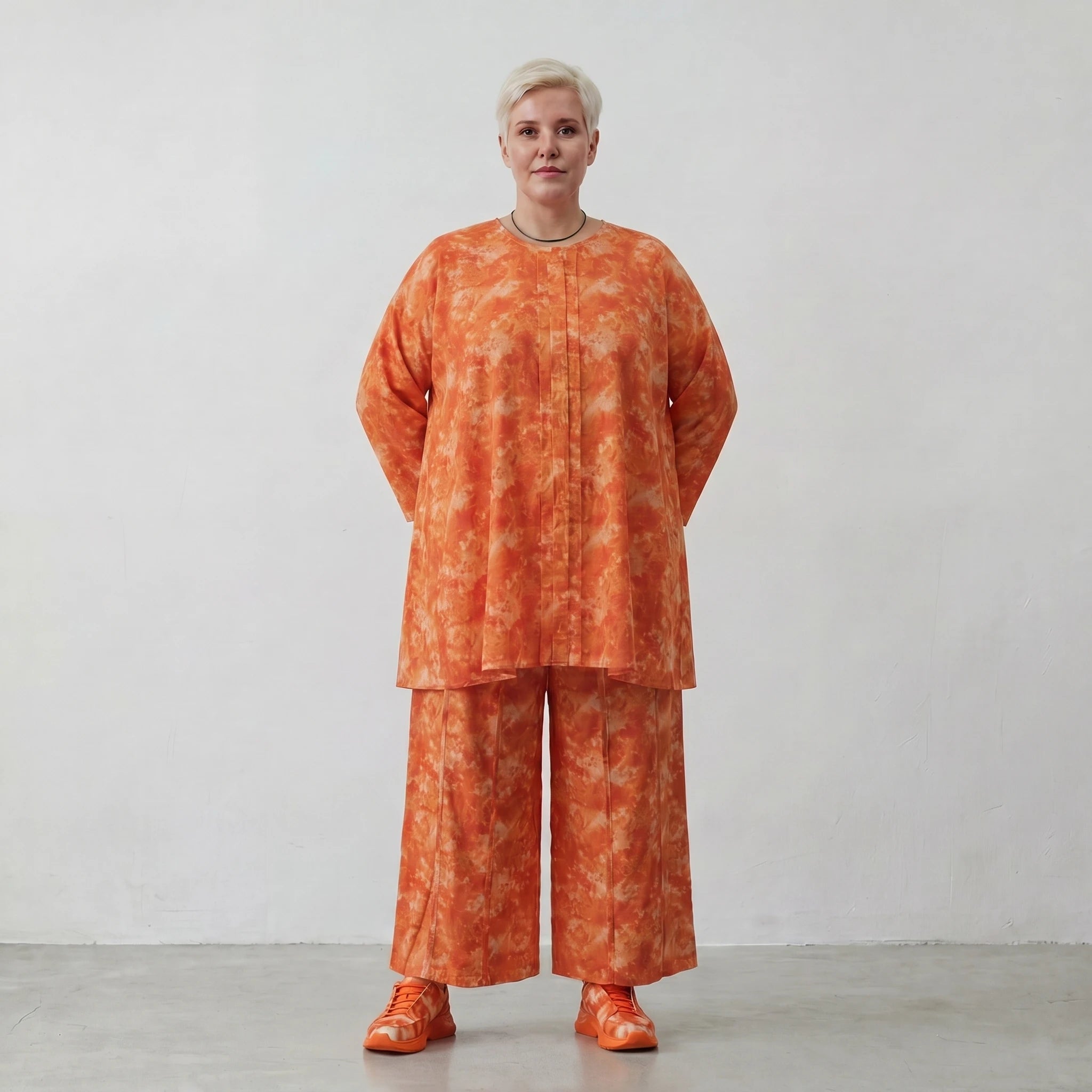 Leichtes Oversize Lagenlook Shirt aus feiner Baumwoll Popeline mit Batikmuster und Nahttaschen, Orange
