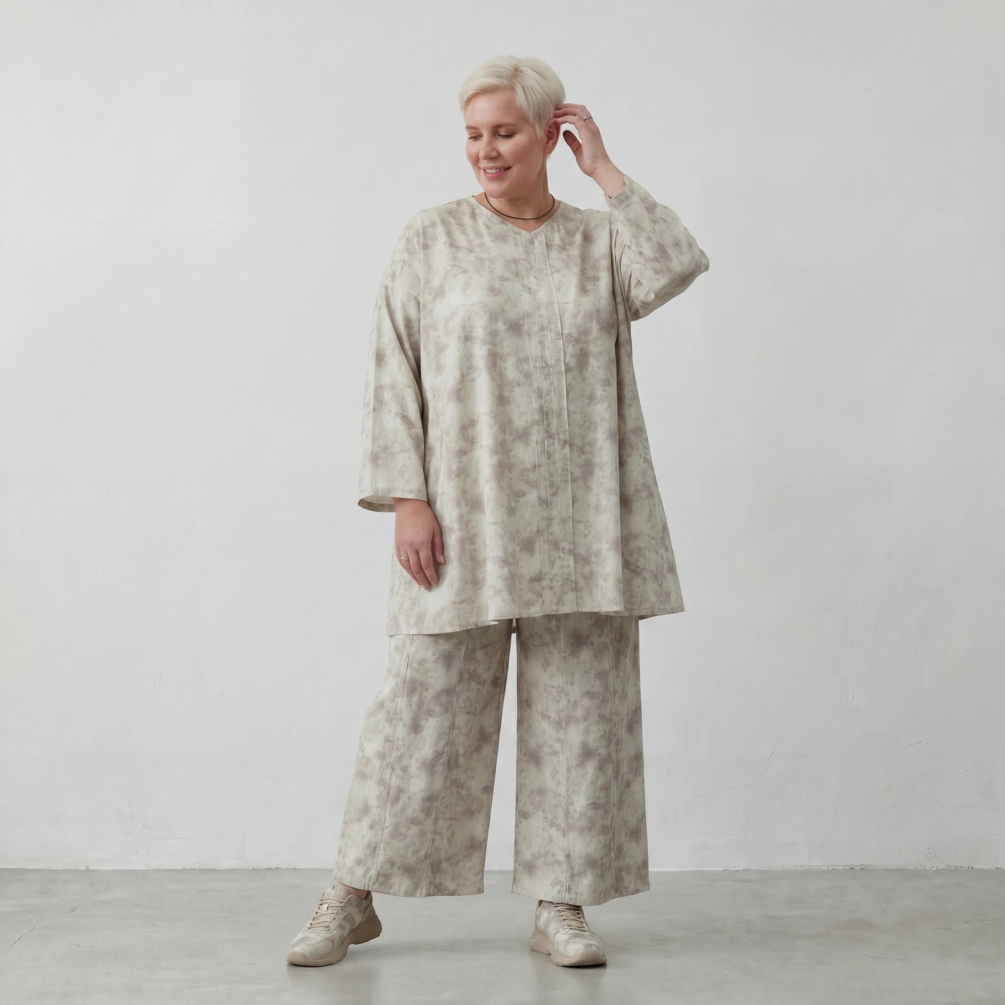 Luftig leichte Lagenlook Hose aus feiner Baumwollpopeline mit weitem Bein und Batikmuster, Sand