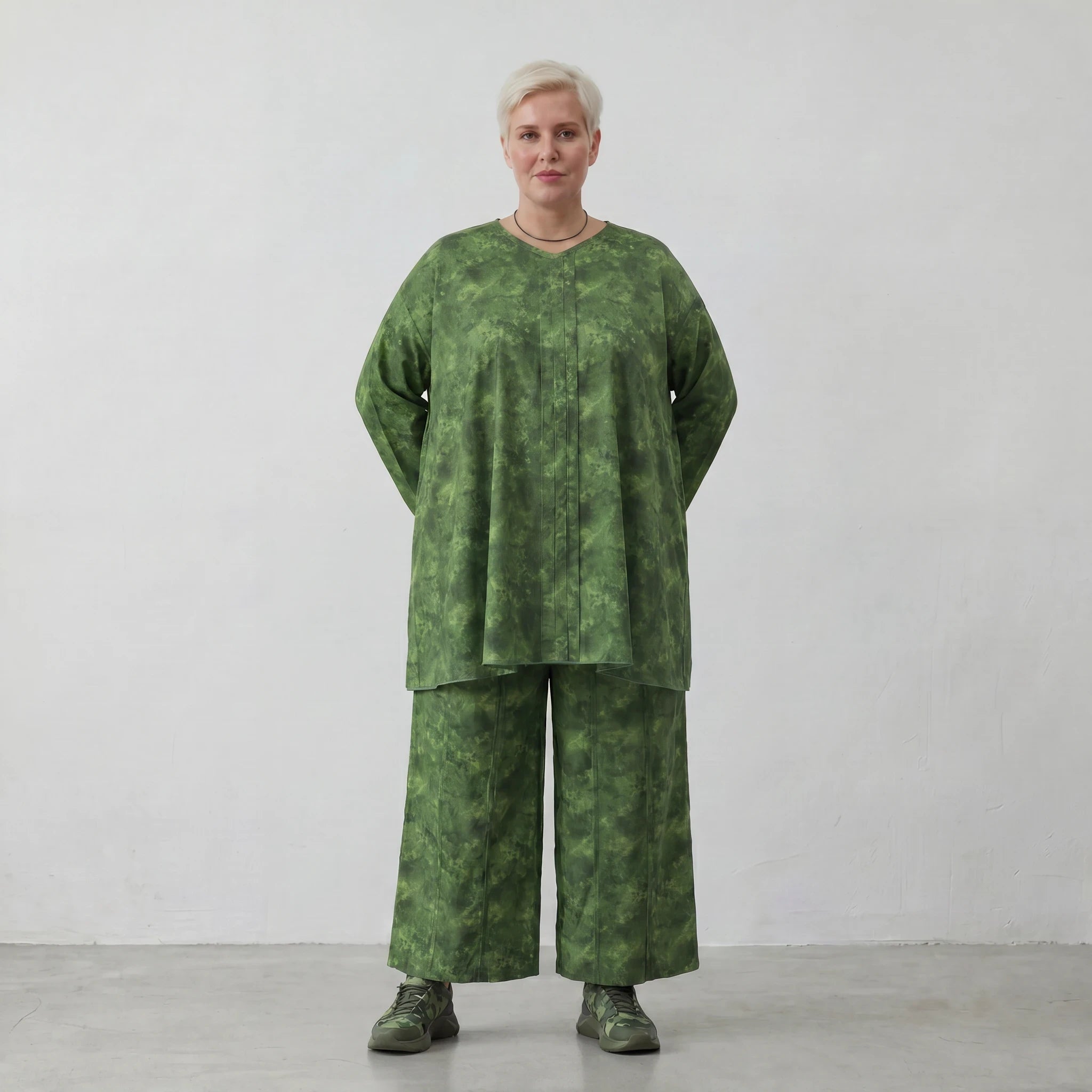Stilvolles Oversize Lagenlook Shirt aus feiner, leichter Baumwollpopeline mit Batikmuster, Smaragdgrün