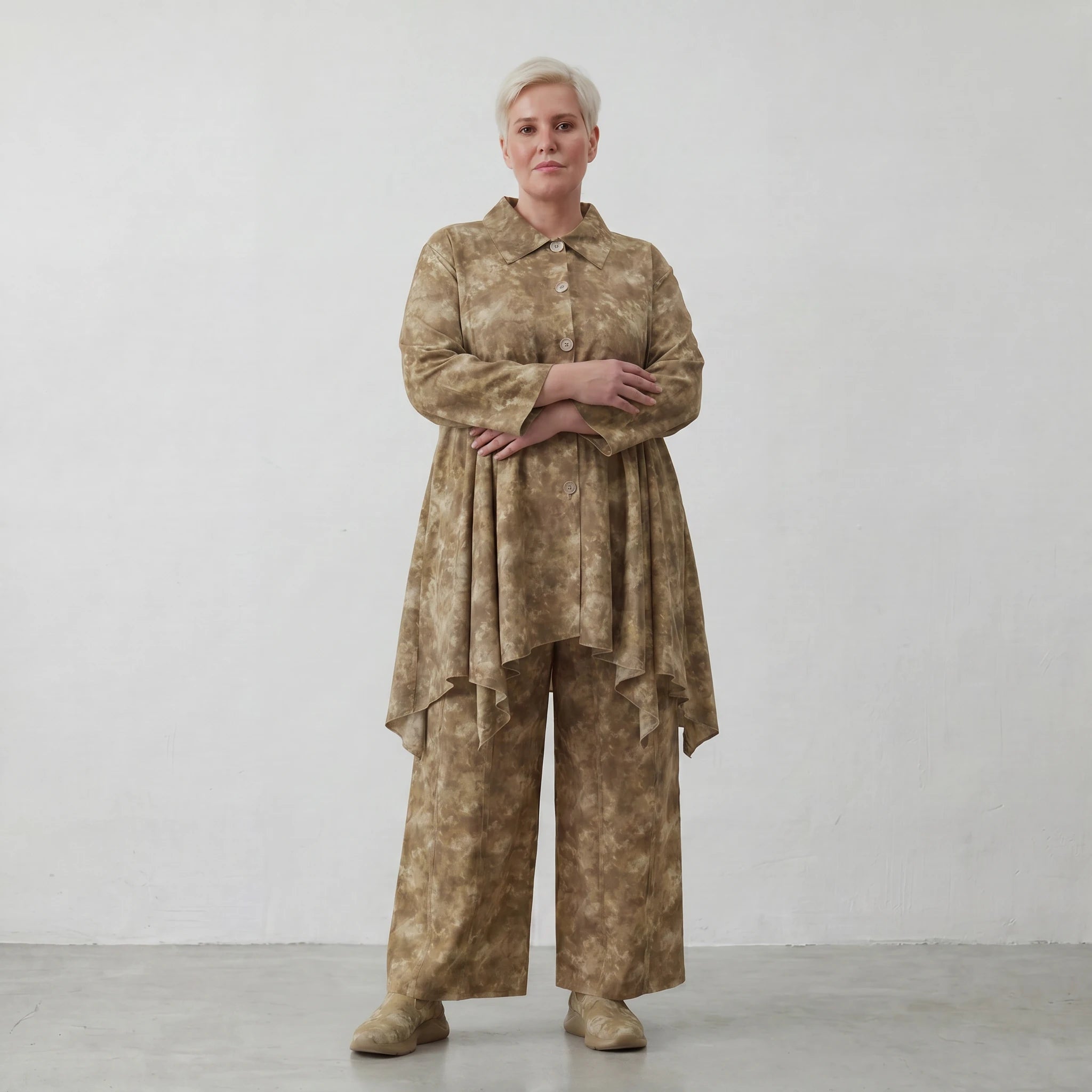 Zeitlos verspielte Bluse in Glockenform aus leichter Baumwoll-Popeline im legeren Lagenlook, Camel