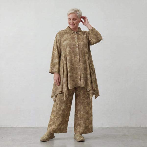 Zeitlos verspielte Bluse in Glockenform aus leichter Baumwoll-Popeline im legeren Lagenlook, Camel