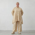 Leicht zipfelige Oversize Bluse aus feiner Baumwoll Popeline im zeitlosen Lagenlook, Vanille