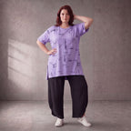 Damen Shirt Lagenlook Baumwolle Flieder, A-Form, Kurzarm, Seitenschlitze, Oversize große Größen – Funky Diva