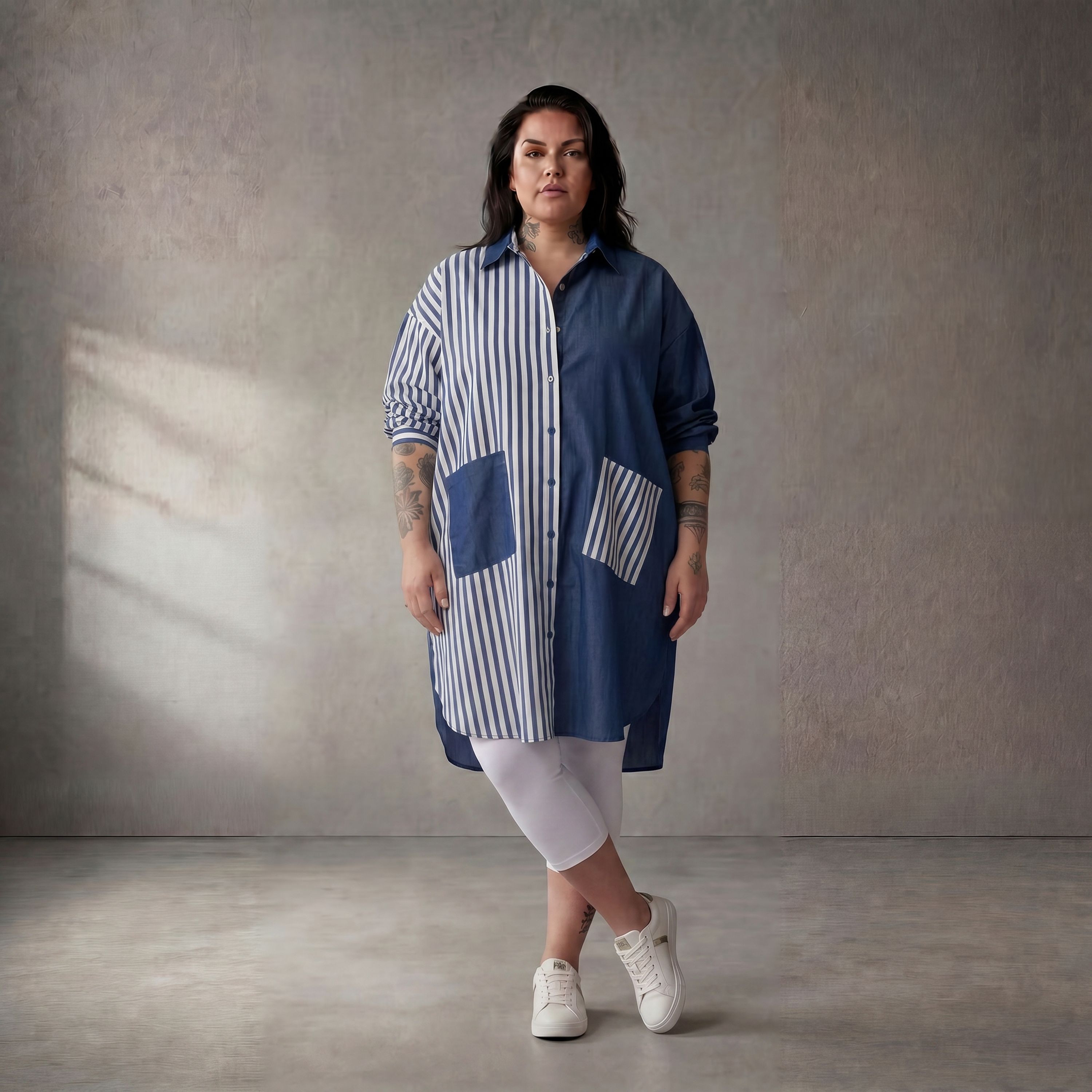 Zeitlose Oversize Popelinebluse in Blau Weiss legerer Lagenlook mit Hemdkragen neu luftig