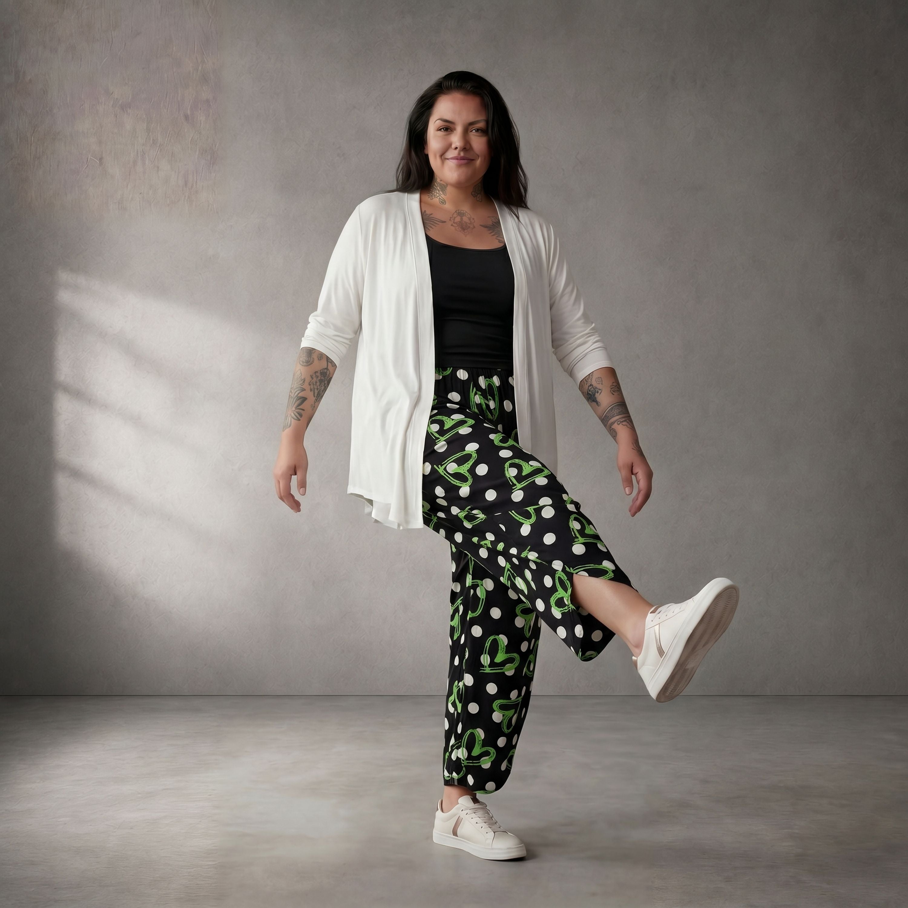 Ausgefallene Oversize Ballonhose in Schwarz Weiß Grün aus Viskose leger Lagenlook zeitlos