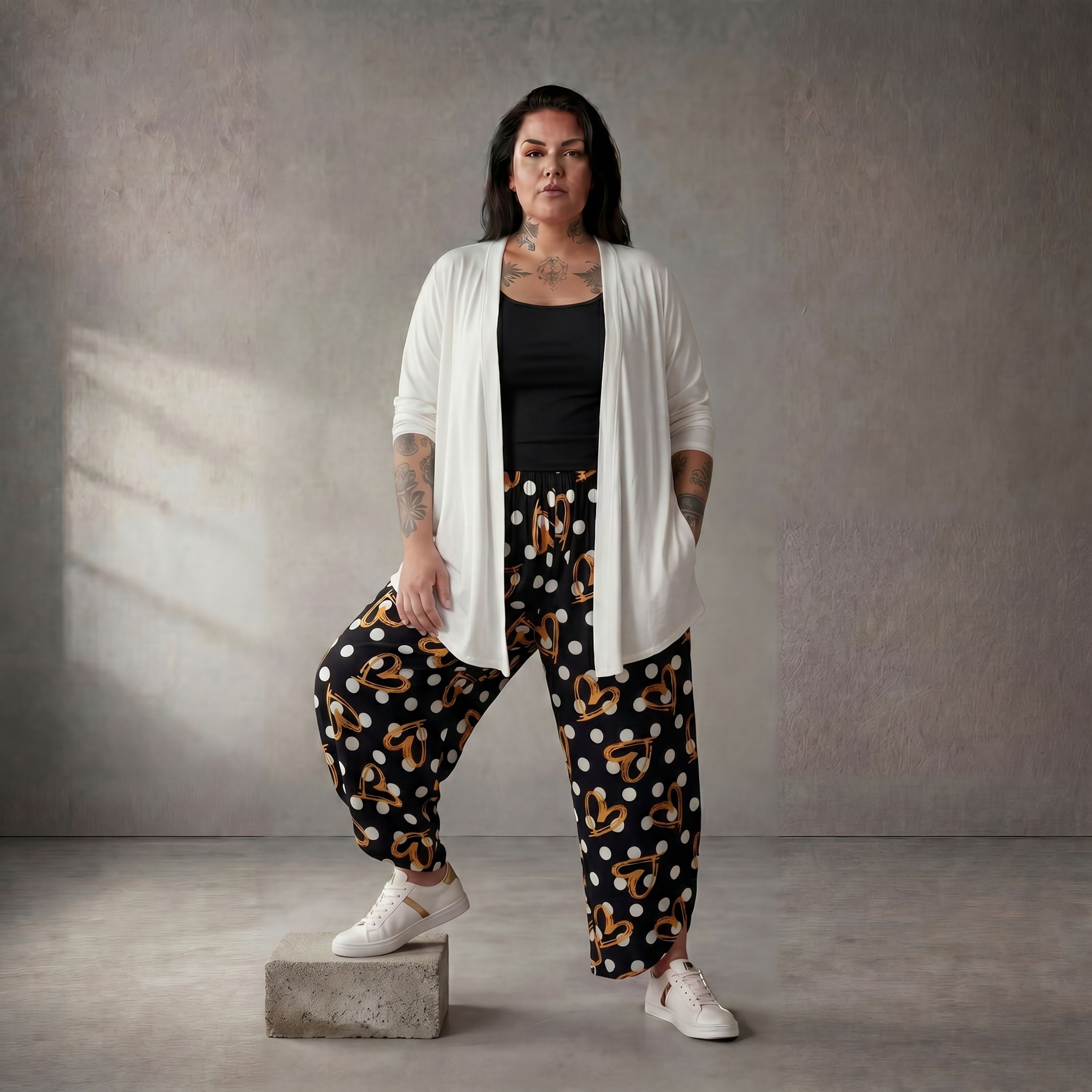 Ausgefallene Oversize Ballonhose Schwarz Weiß Orange Viskose leger Lagenlook zeitlos sehr