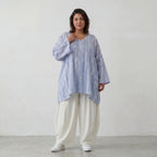 Luftiges Oversize Shirt in Jeansblau/Weiß im Lagenlook leger zeitlos ausgefallen soft